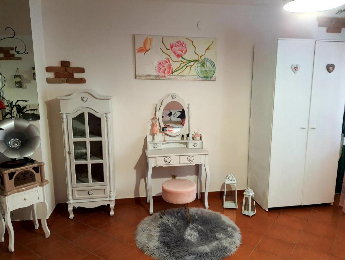 Shabby Chic Rooms Con Cucina E Giardino Privato Pomarico Экстерьер фото