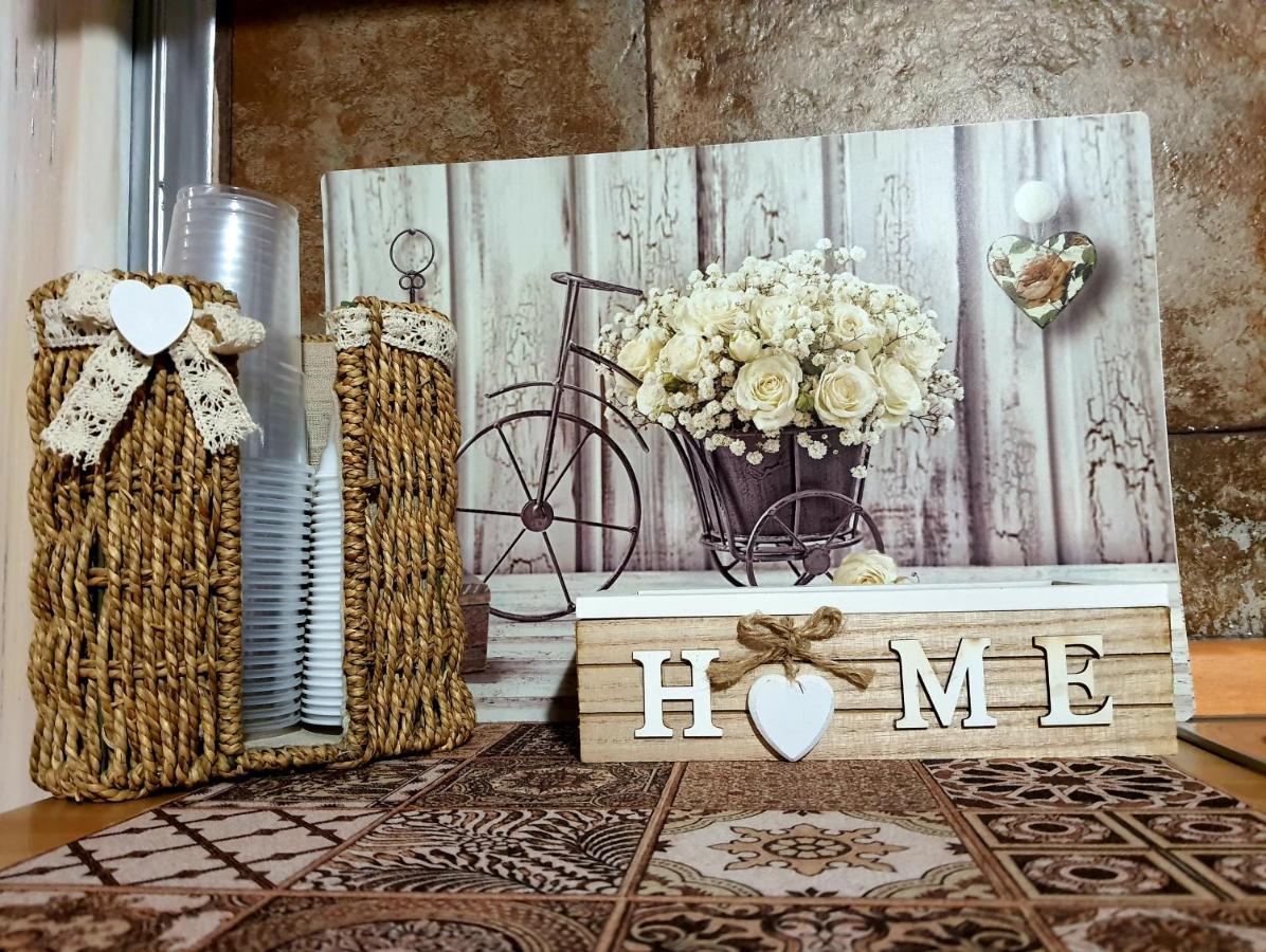 Shabby Chic Rooms Con Cucina E Giardino Privato Pomarico Экстерьер фото